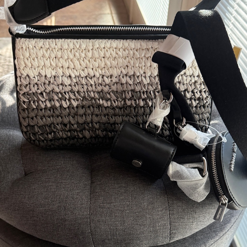 Michael Kors Jet Set travel Black and White Crossbody Bag - Picture 4 of 11